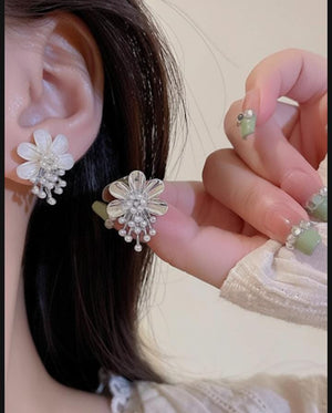 ZJX-162 Flower Pearl Korean Earrings | Golden Elegant Earrings