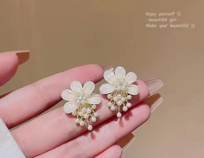 ZJX-162 Flower Pearl Korean Earrings | Golden Elegant Earrings